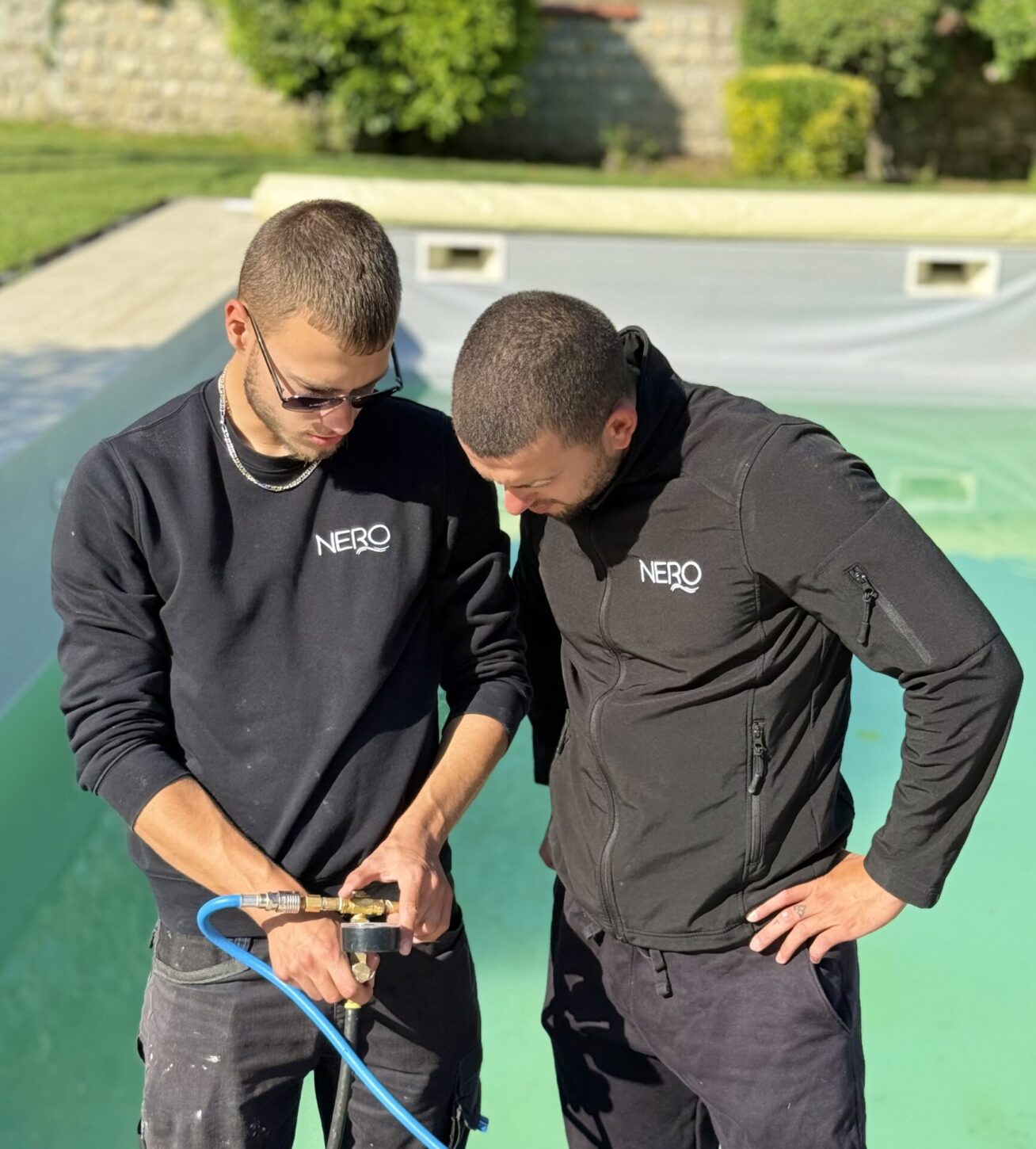 deux techniciens